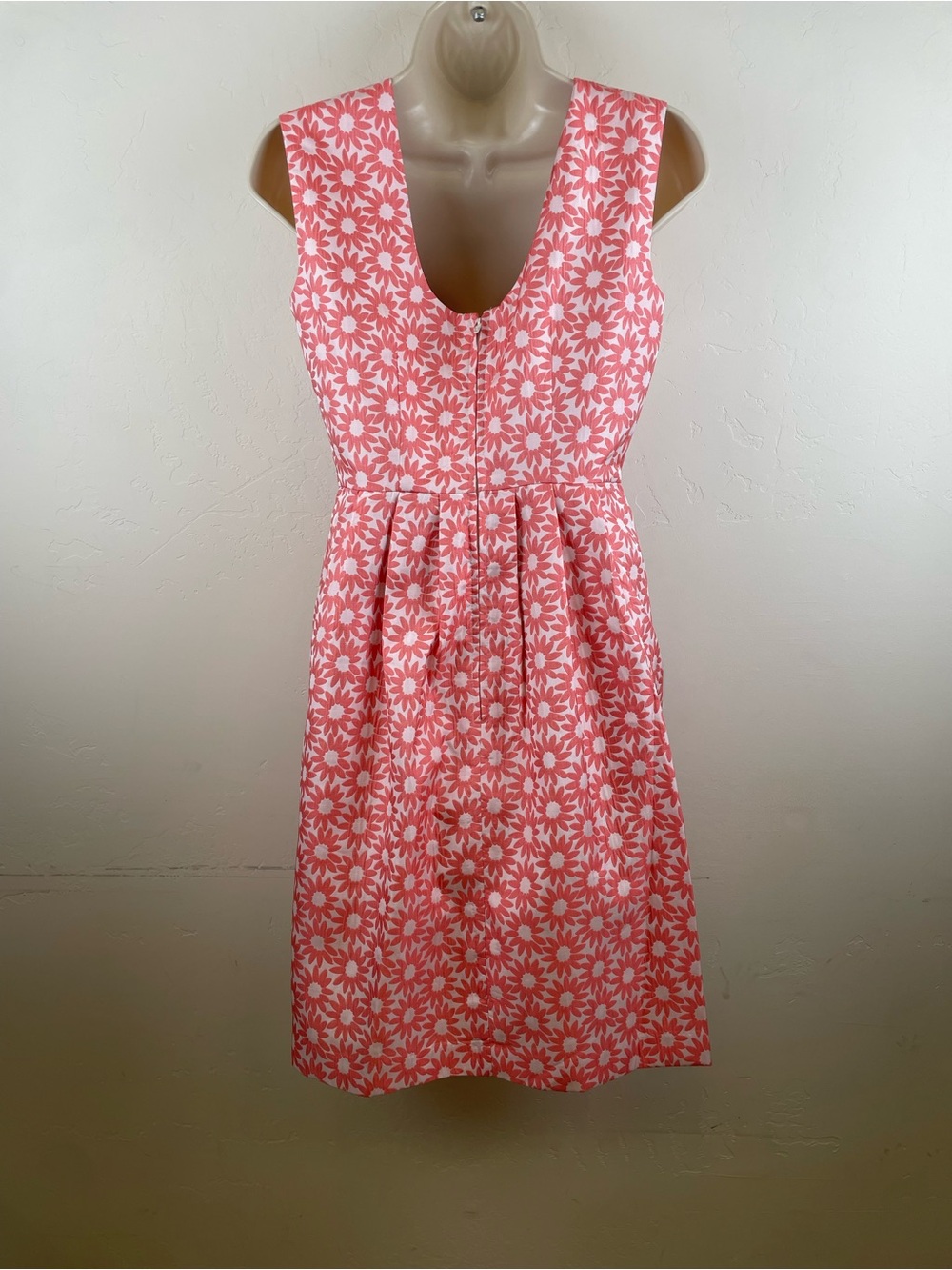 Badgley Mischka  Belle Coral and White Floral Keyhole Sleeveless Dress - Picture 6 of 11